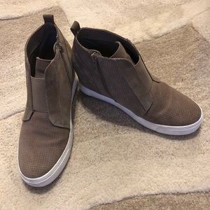 Wedge sneakers